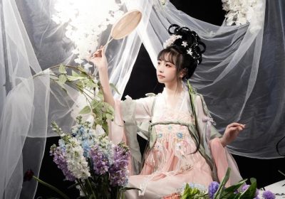 喵小吉cos神里，完美演绎代表人物