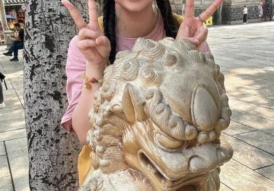 SAYAKO原神cos芭芭拉最新摄影作品，细节惊艳