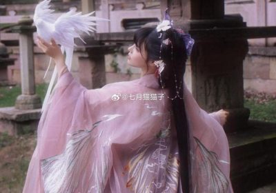 七月喵子酸奶眼镜娘的图片欣赏，一览无余，流连忘返。
