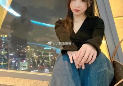 图片体现出小女巫露娜的魅力与神秘感，这是必备的图包