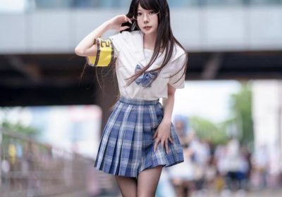 香草喵帕帕红色制服COS原图分享