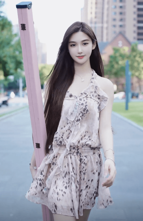 抖音李书欣个人简介，优雅又迷人，诠释都市时尚-3