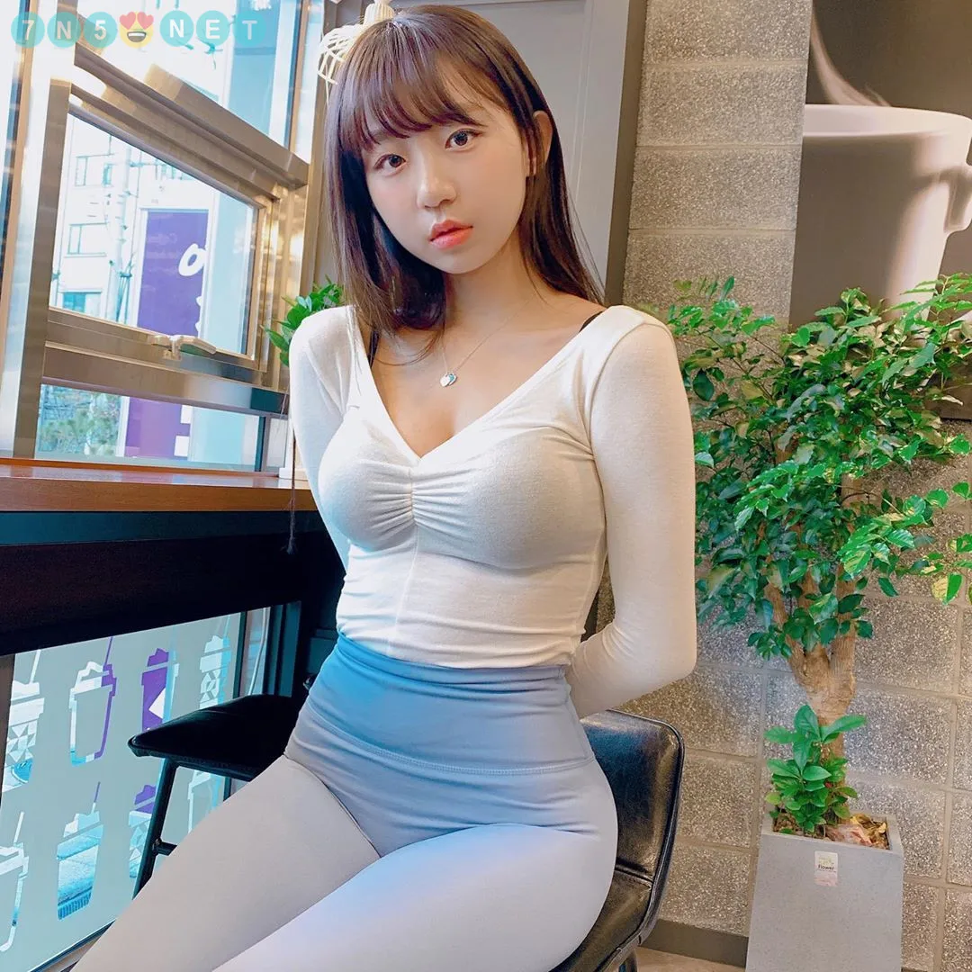 Eunji Pyo换装视频，DJ Henney写真套图分享-3