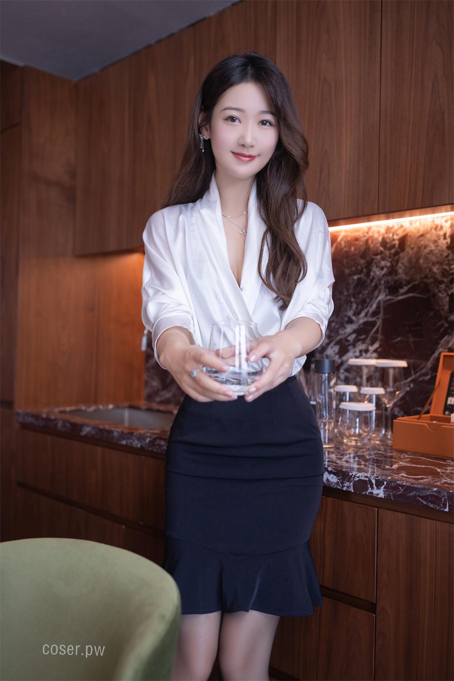 秀人唐安琪资料简介，大长腿写真作品简直无敌-1