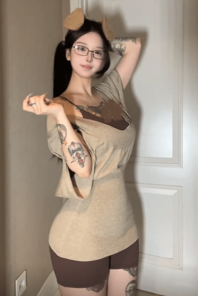 卡通百科老王个人简介，早期微密圈养眼图片-1