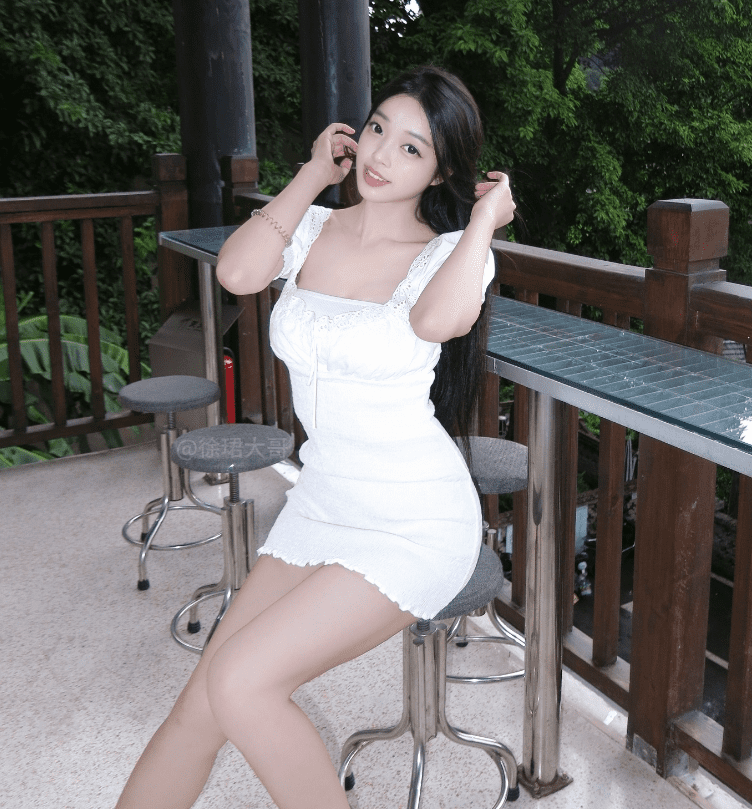 徐珺大哥个人简介,各种微密圈舰长图片一览尽收眼底-3 徐珺大哥个人简介,各种微密圈舰长图片一览尽收眼底-3