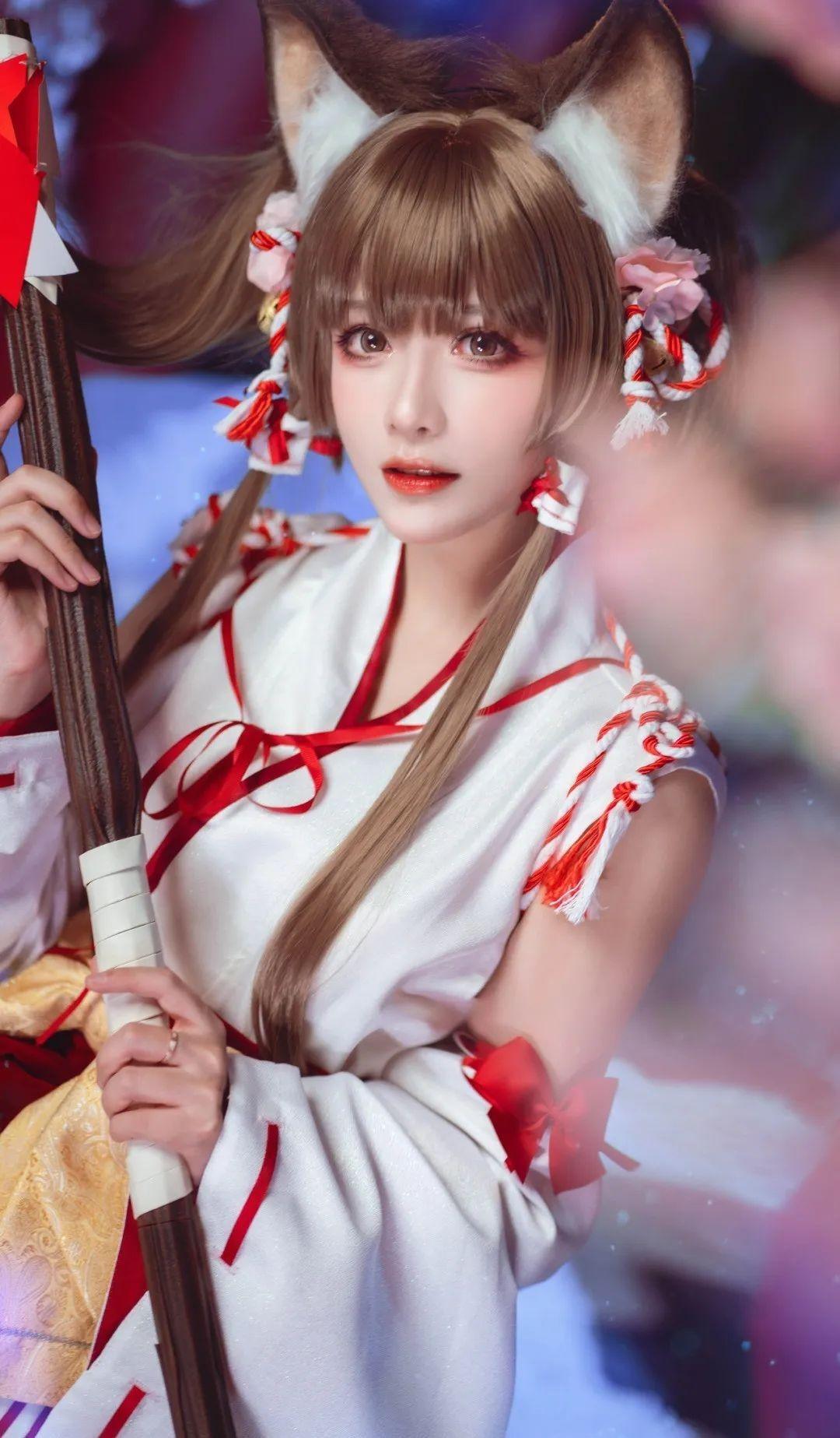 优莉娜，俏皮的巫女《盾之勇者成名录：浪潮》-1