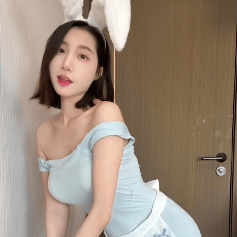 小小酱酱子个人介绍 秘语空间写真套图资源-2