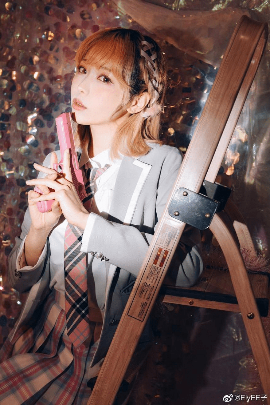 Elyee子最新图包资源，89年颜值大博主-1