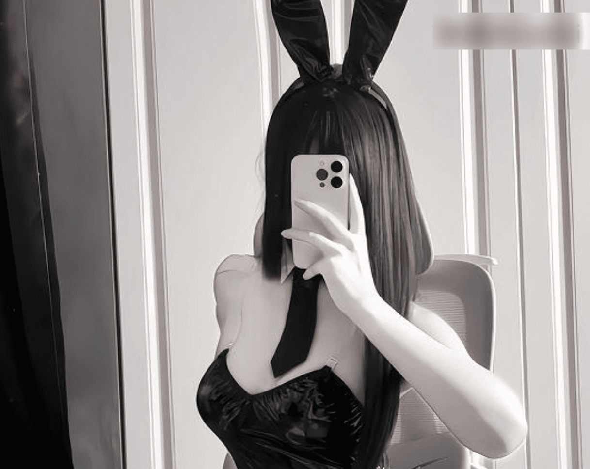 不可一柿个人简介，兔女郎制服诱惑写真图片-1