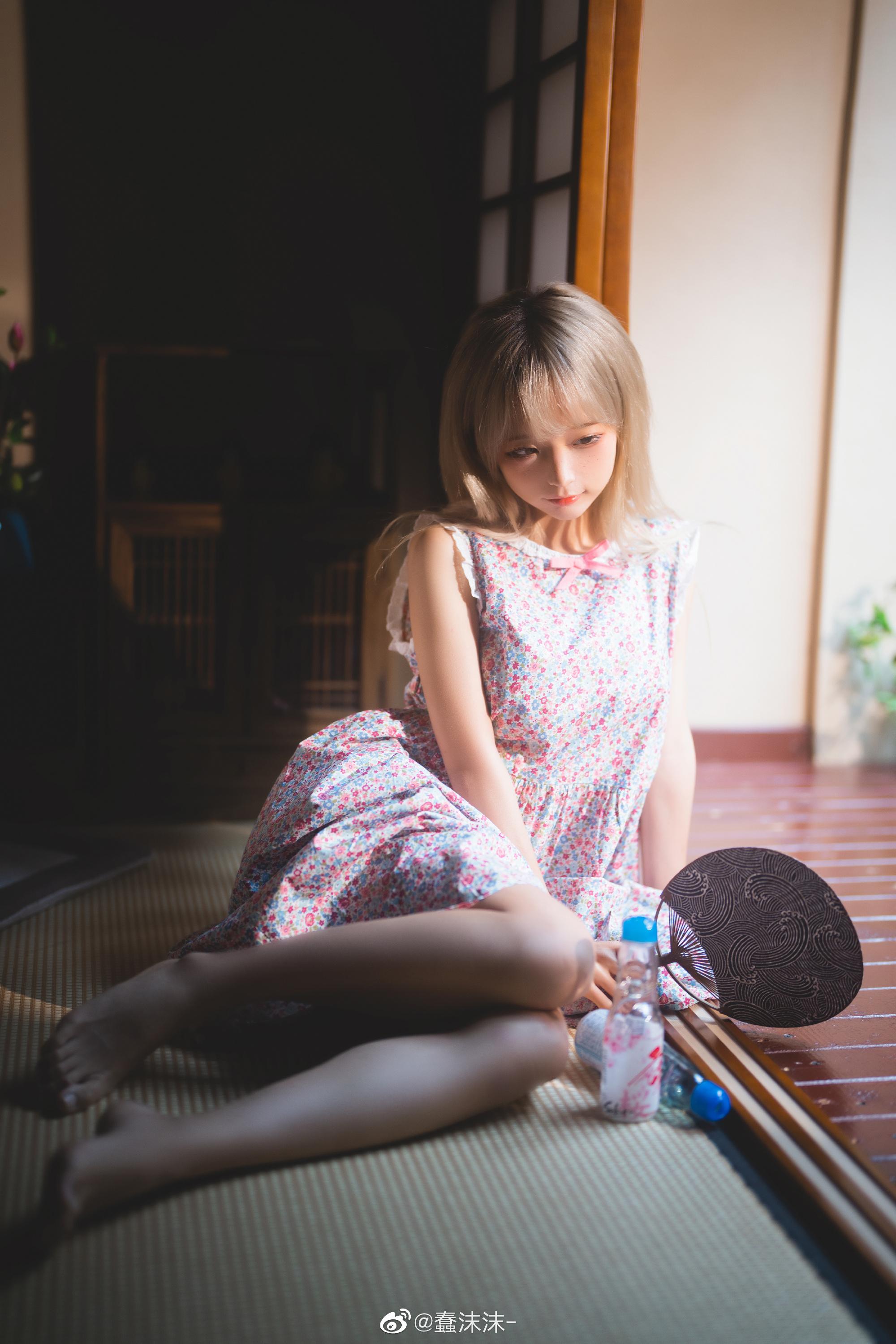 蠢沫沫9月最新《和风碎花》写真图-4