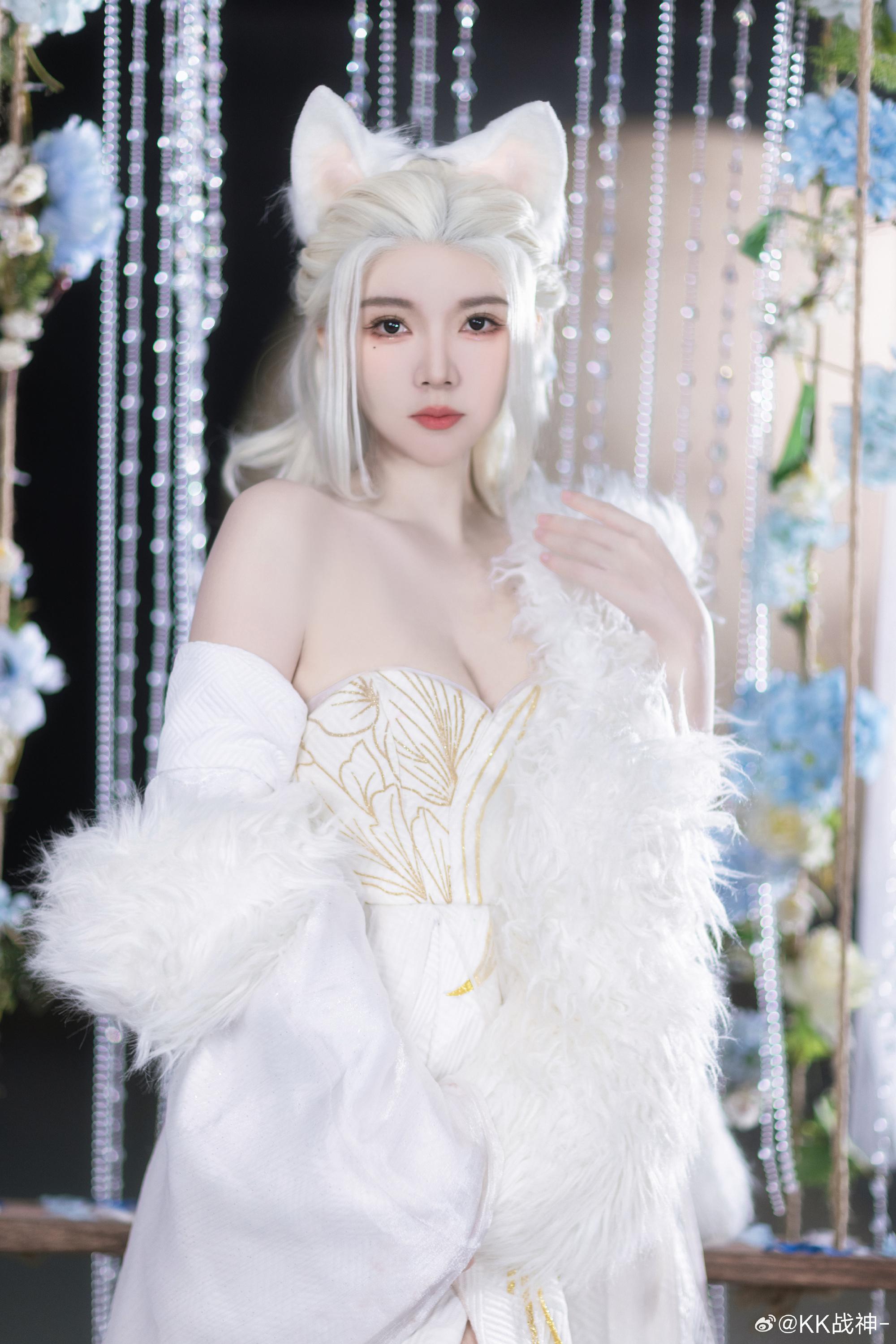 《“椰树一姐”KK战神，微胖界的天花板，觅圈私享尽展真我！》-1