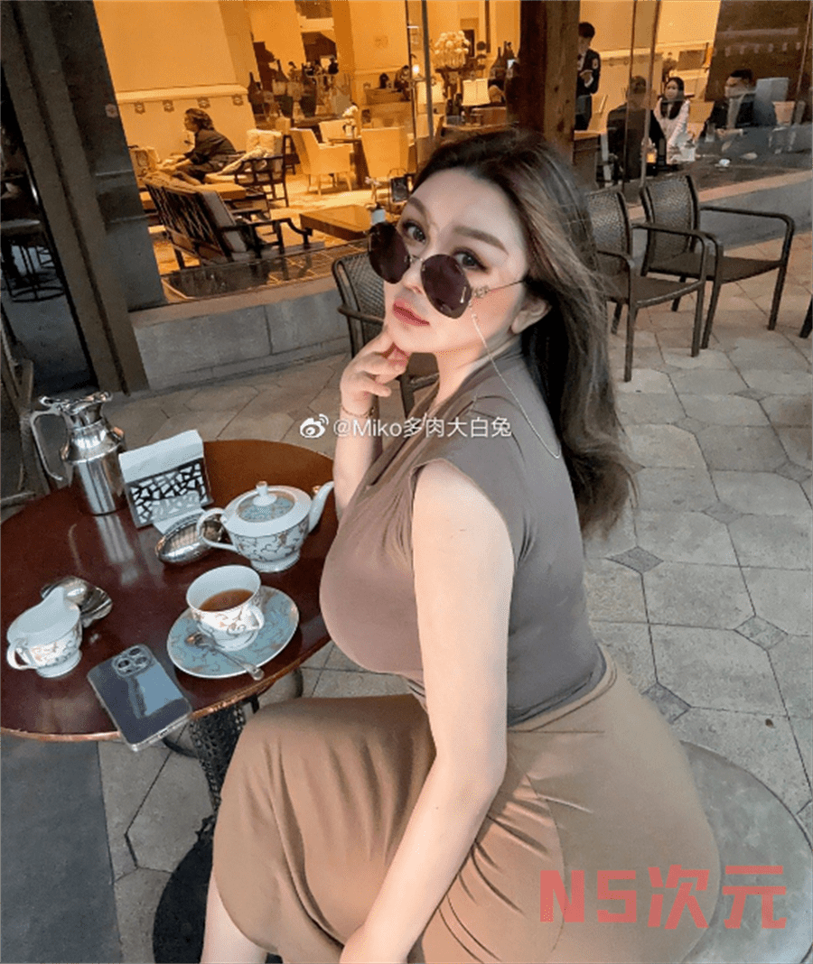 Miko多肉大白兔：丰满身材散发的美丽光芒-5