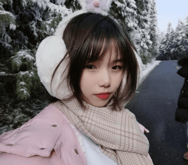 七月猫猫子真实美照，二次元界里的萌宠-1