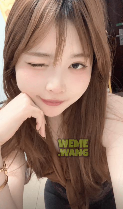 甜子哟微密圈早期分享，总能瞬间点亮观众的心情-1