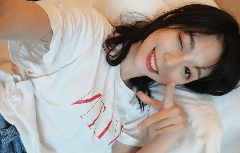 舞小喵日常美照，屏幕上的画面真美-1