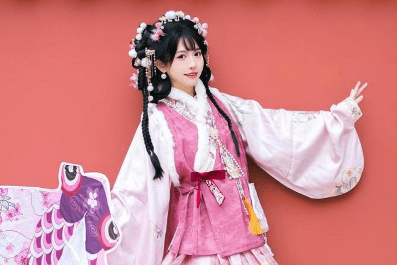 鳗鱼霏儿：极具王昭君才华的年轻女孩-1