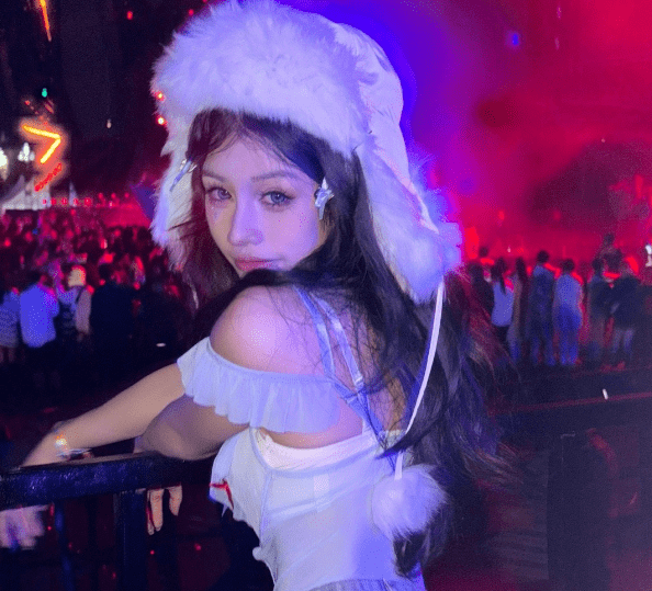 《一笑芳香沁/芊川一笑_MNK个人简介,养眼图集一览分享》-1 《一笑芳香沁/芊川一笑_MNK个人简介,养眼图集一览分享》-1