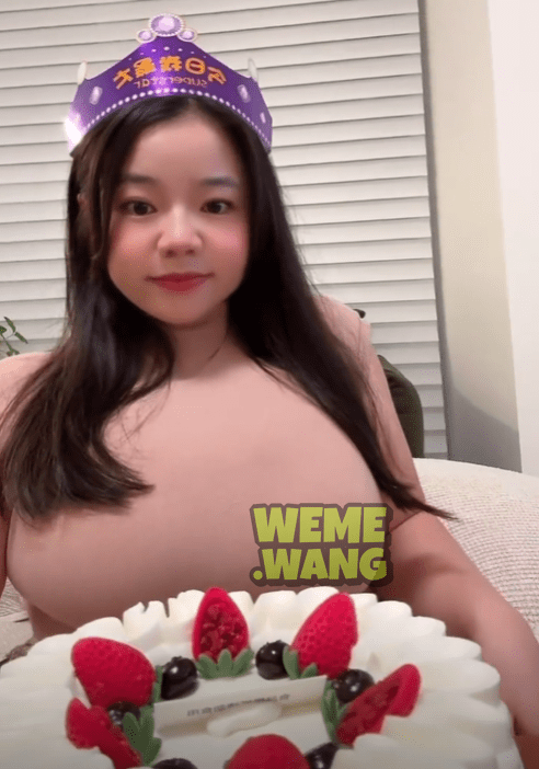 肉嘟嘟的“波音女教官”：抖音穿搭、工作分享与早期作品的魅力交织-2