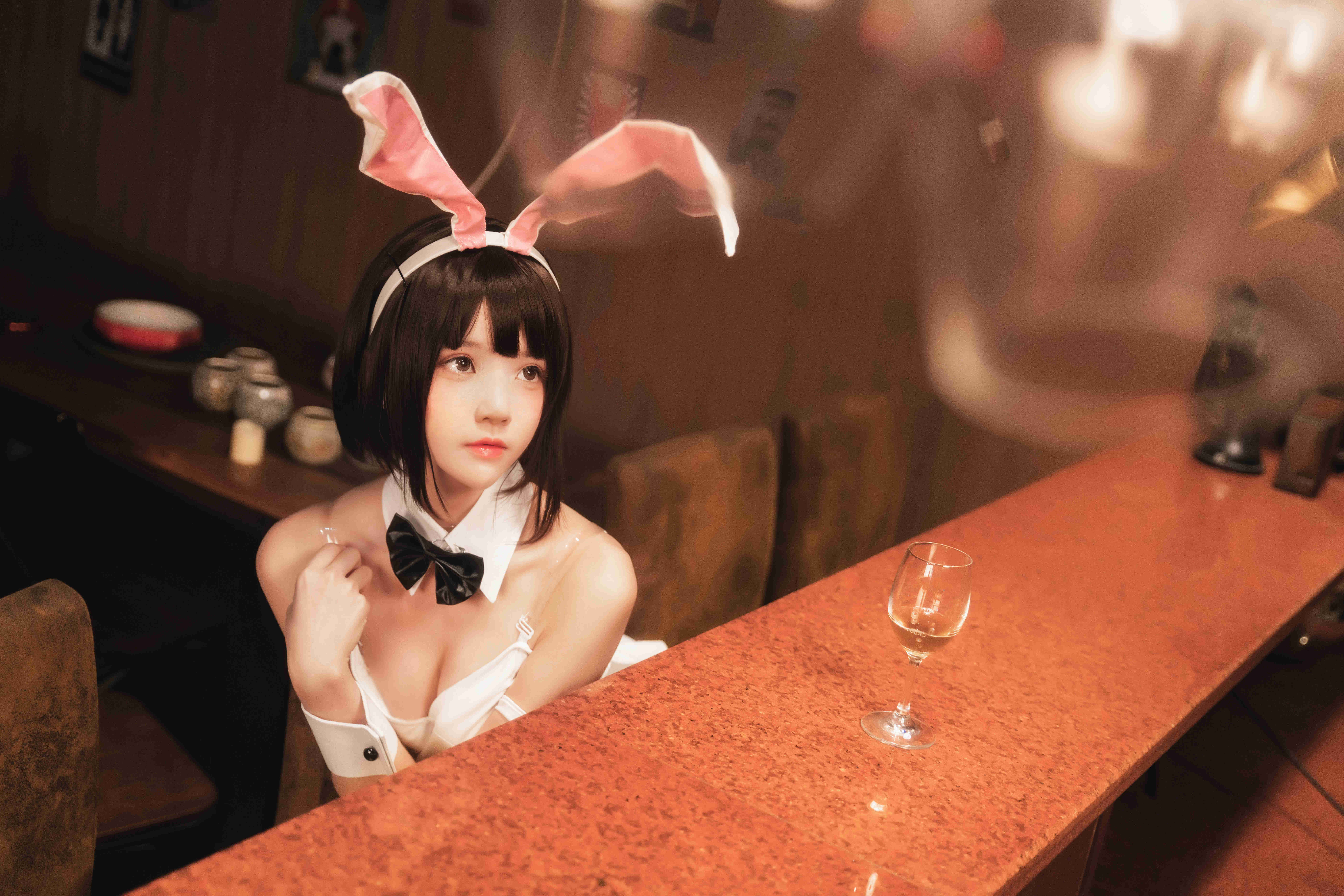 樱桃喵免费看图包 酒吧里兔女郎COS兔（樱桃喵合集）-1
