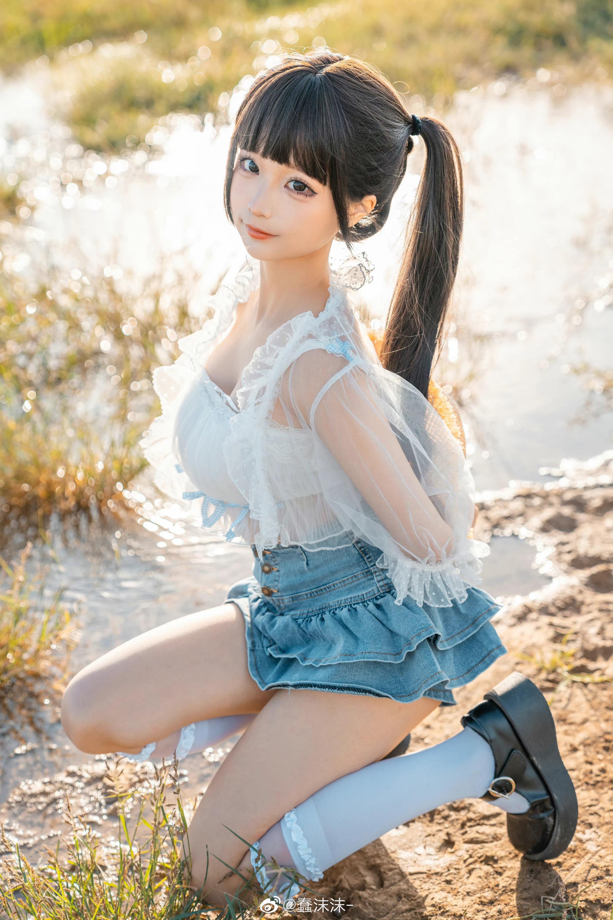 蠢沫沫 迈步在田野中的少女图欣赏-2