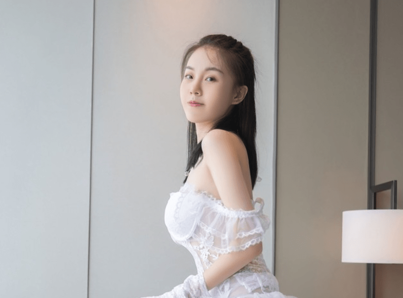 秀人一颗甜蛋黄a个人简介，日常穿搭养眼图集分享-1