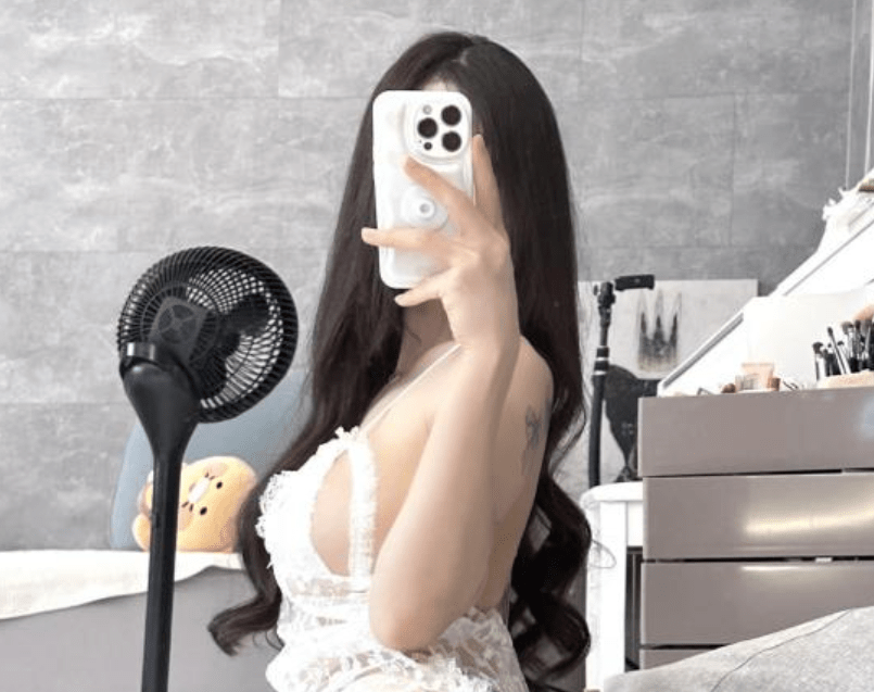 李梦琳UN个人简介，校服控福利制服写真-1