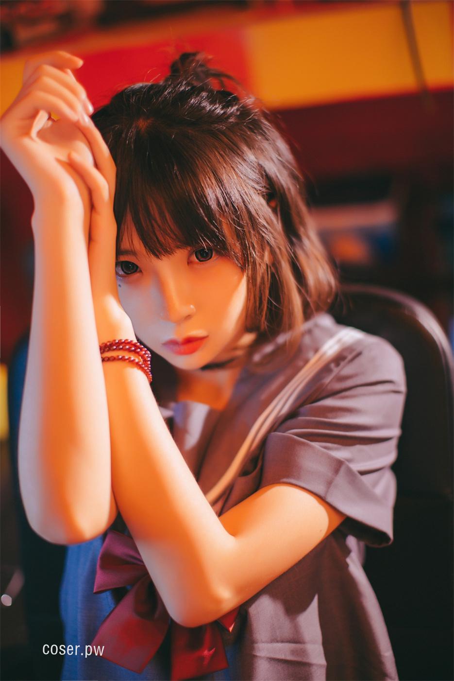 疯猫SS照片分享，作品她宛如一只小奶猫-1