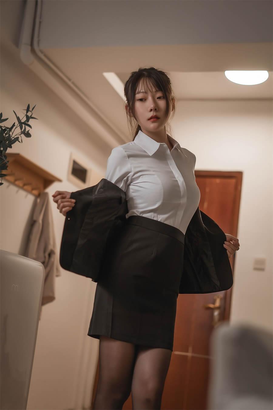 香草喵露露weibo为什么封了？香草喵露露衬衫套装图片-2