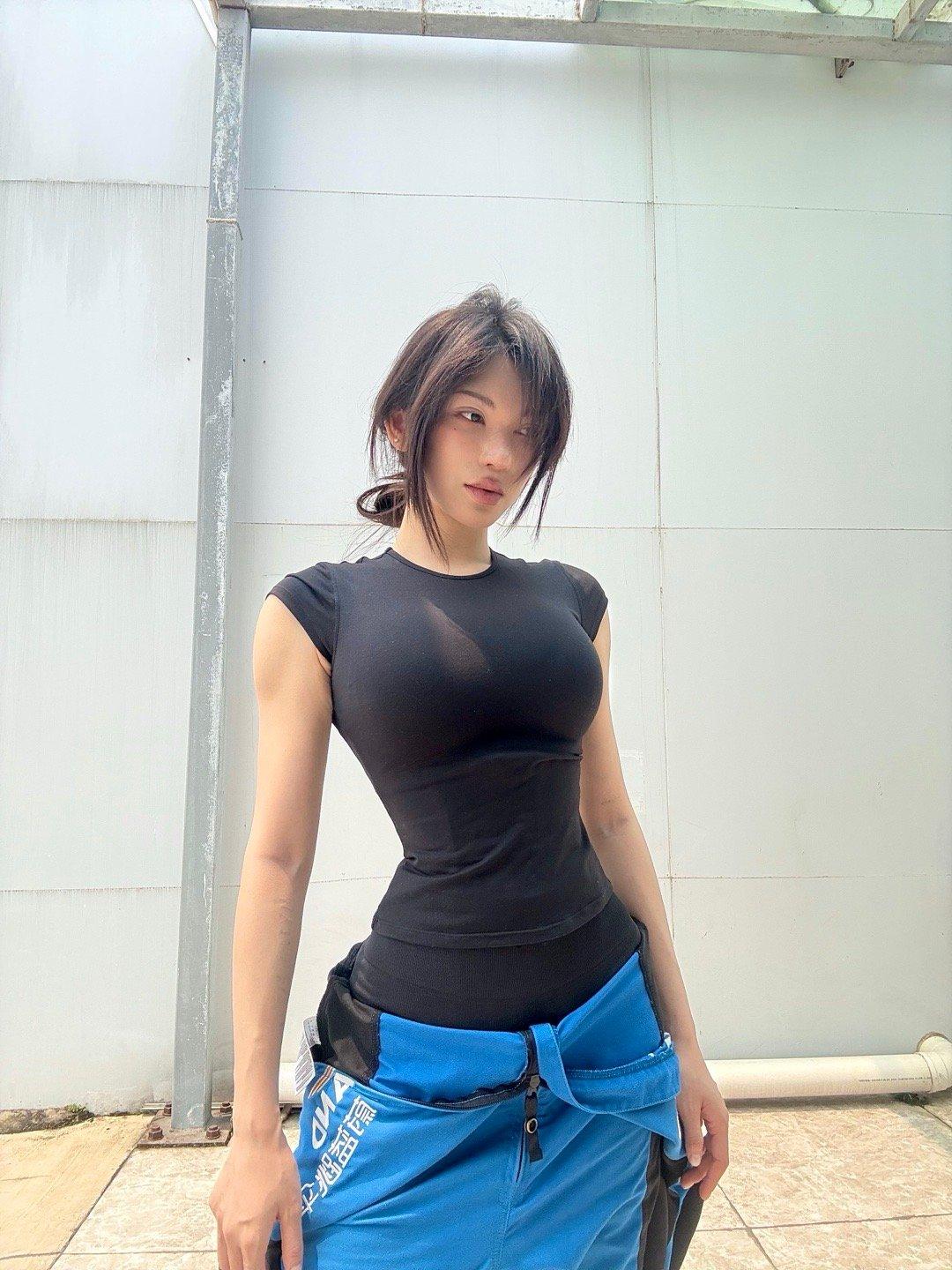 夏蓝INS照片视觉盛宴，欧美风情与火辣身材的完美融合-3