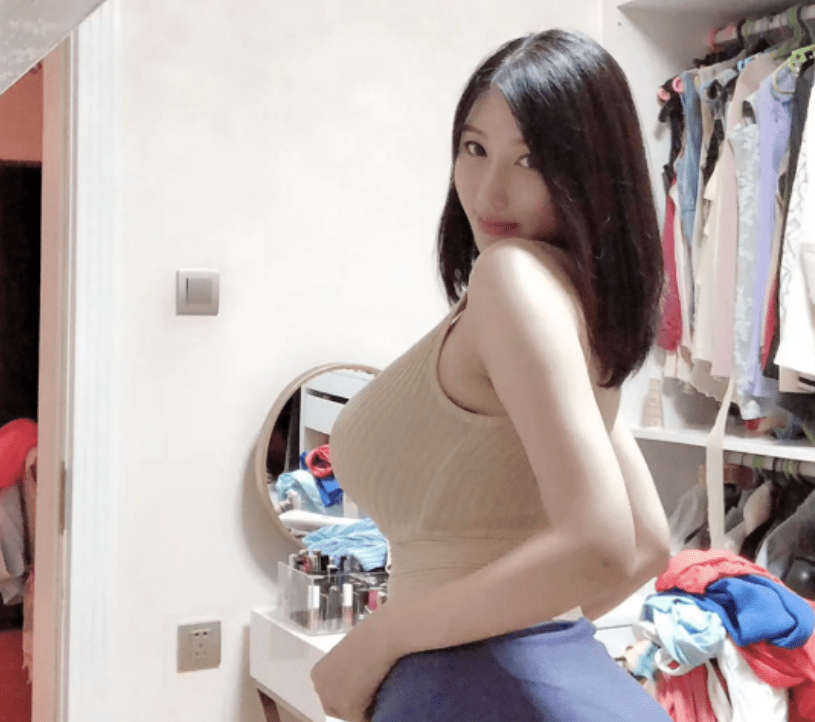 童小芯微博紫色哒豚豚个人简介图片，直呼新女神降临-1