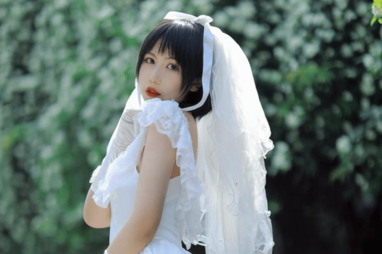 逐月su图片欣赏,公路上的知性眼镜少女-1 逐月su图片欣赏,公路上的知性眼镜少女-1