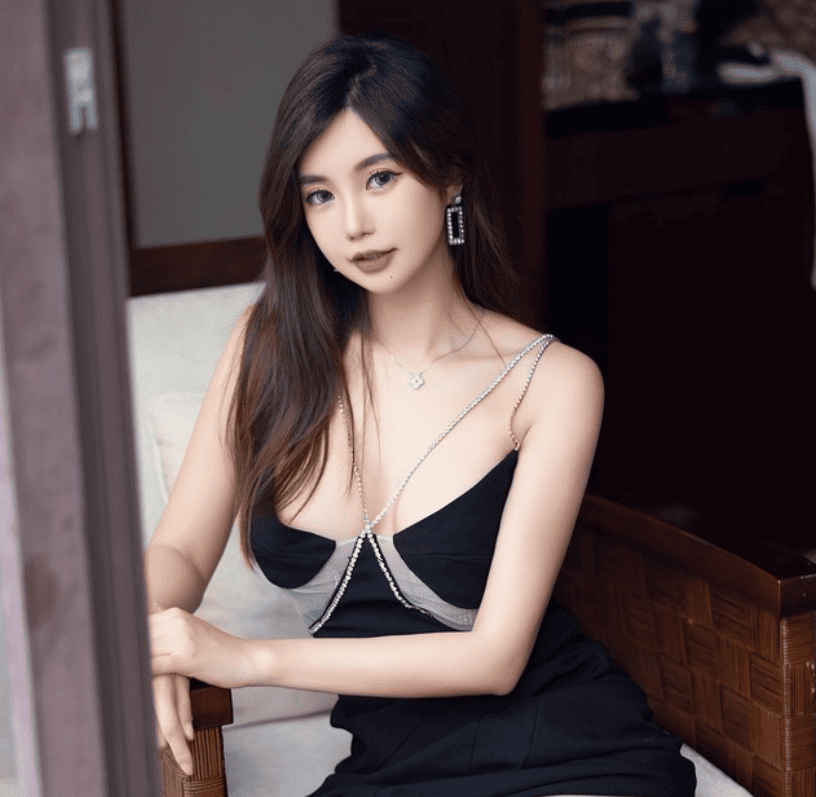 绮里嘉个人简介图片“外练小模特,内修设计师”-1 绮里嘉个人简介图片“外练小模特,内修设计师”-1