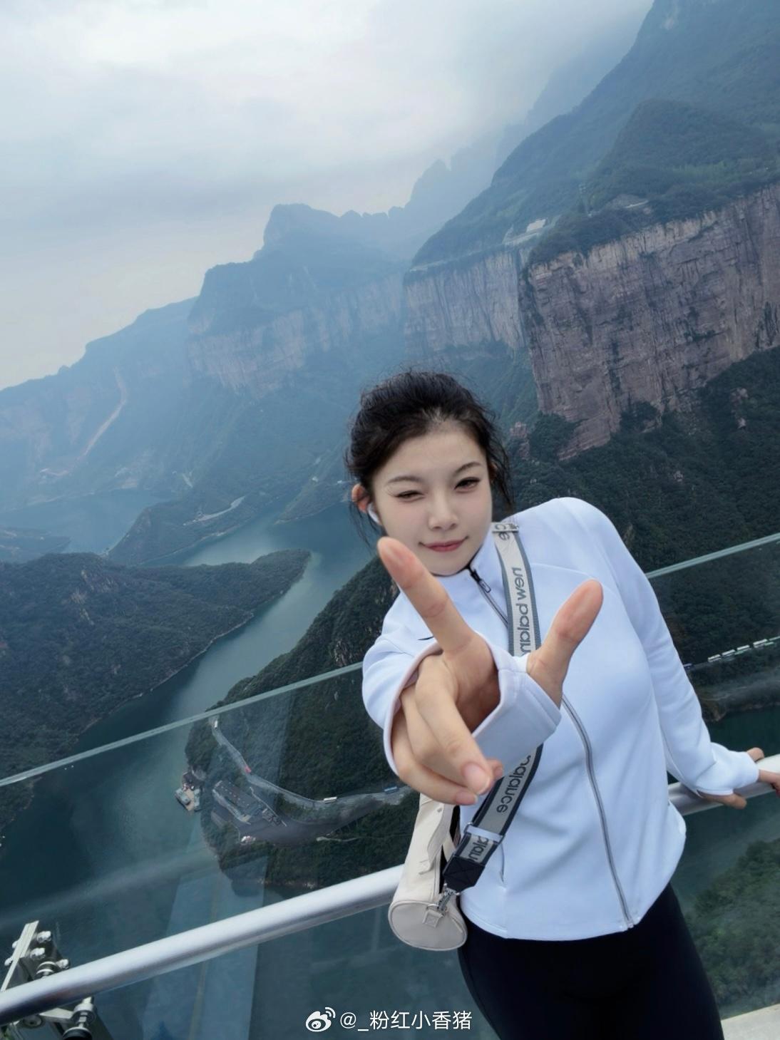 粉红小香猪个人介绍，岛遇app最新热门写真推荐-2