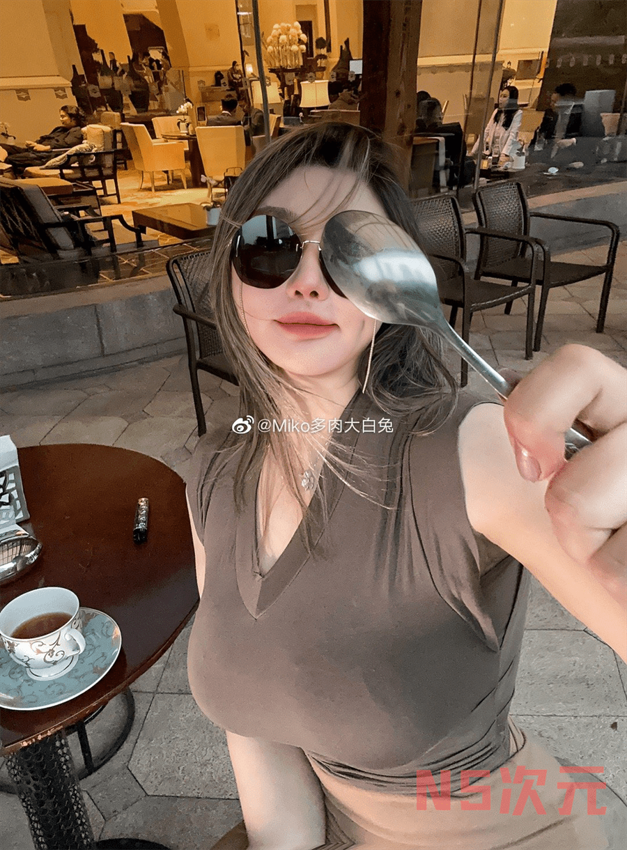 Miko多肉大白兔：丰满身材散发的美丽光芒-2