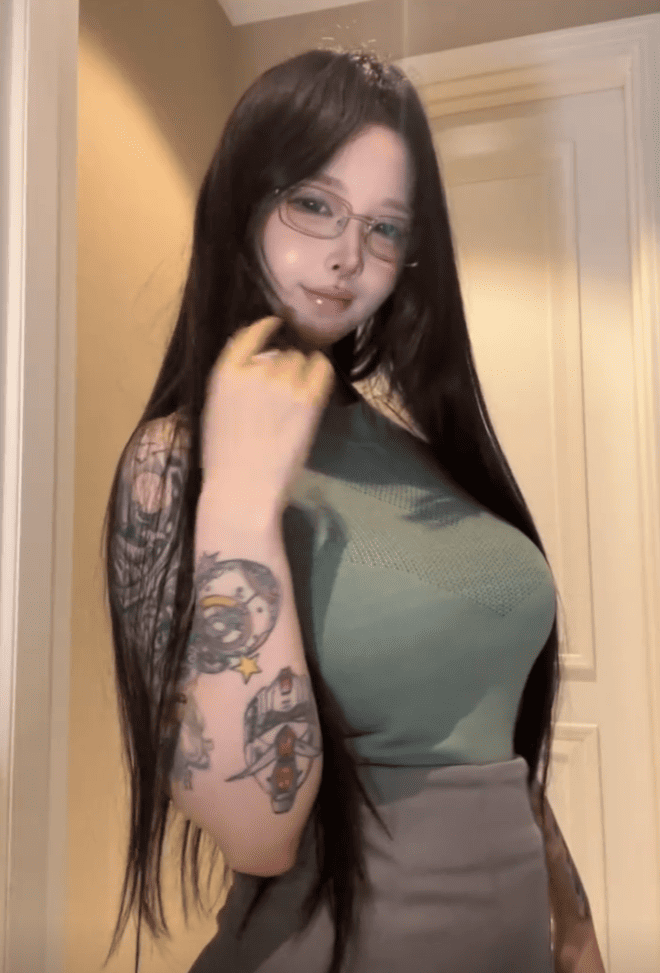 卡通百科老王个人简介，早期微密圈养眼图片-1