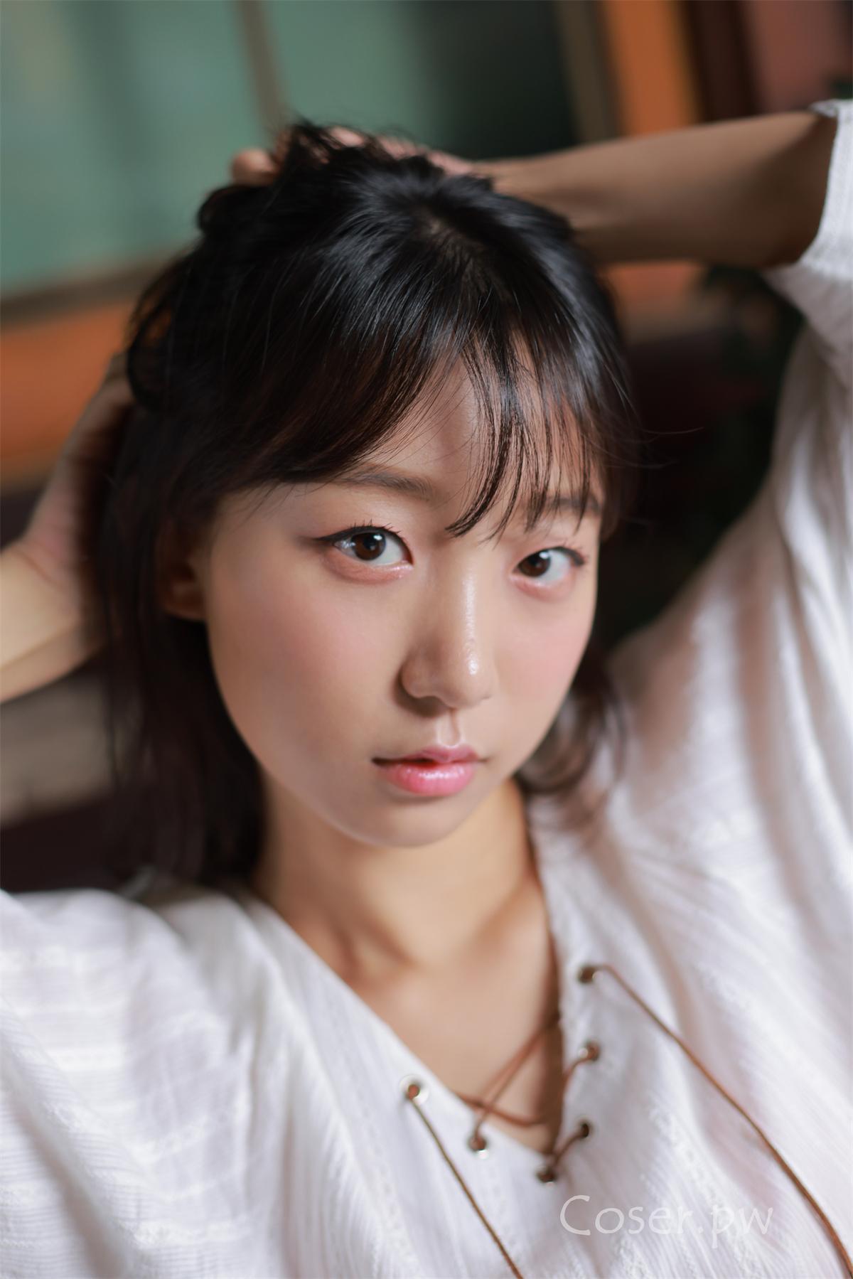 Eunji Pyo换装视频，DJ Henney写真套图分享-1