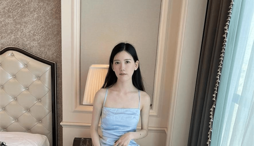 Chloe霏霏定制图集，视觉上超完美的妹纸-1
