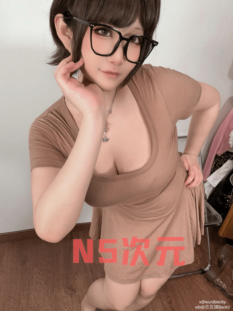 贝贝琪Becky的桃子水袋主题写照-1