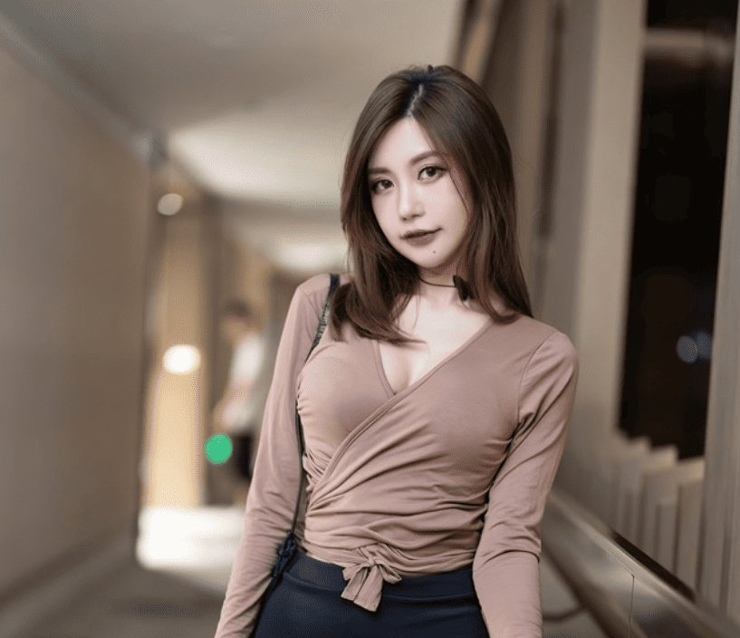 绮里嘉个人简介图片“外练小模特,内修设计师”-1 绮里嘉个人简介图片“外练小模特,内修设计师”-1