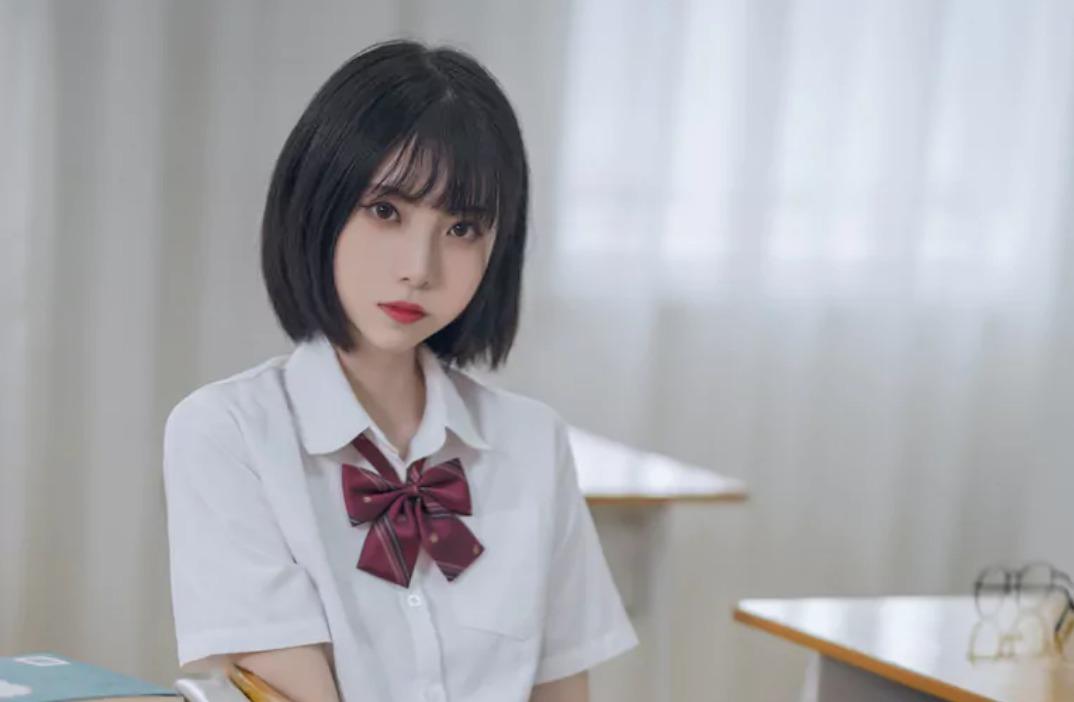 高颜值OL女神 许岚LAN JK之神人物介绍-1