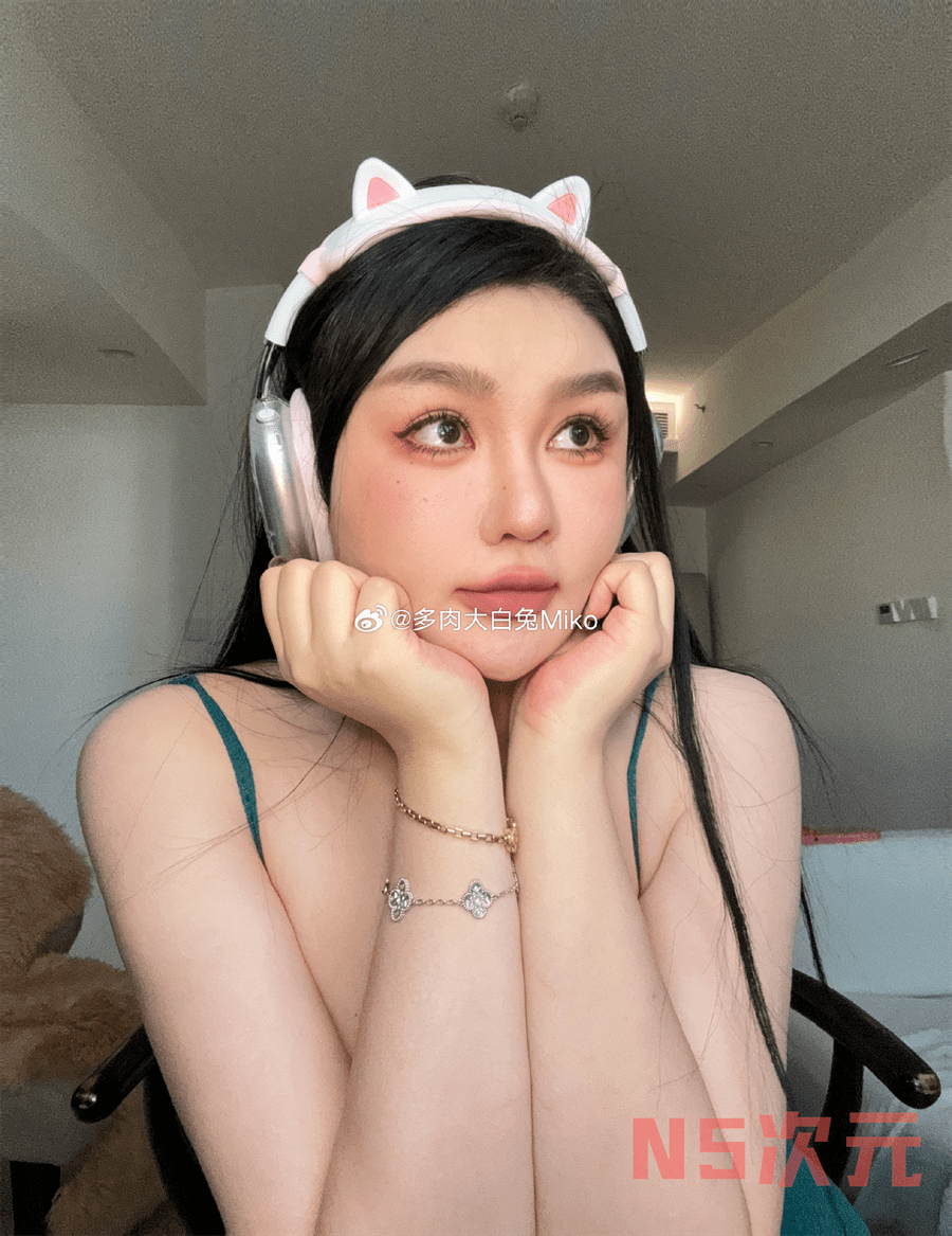 Miko多肉大白兔：丰满身材散发的美丽光芒-1