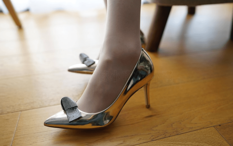 壹吻映画雅妍个人介绍，清爽职业装图片-2