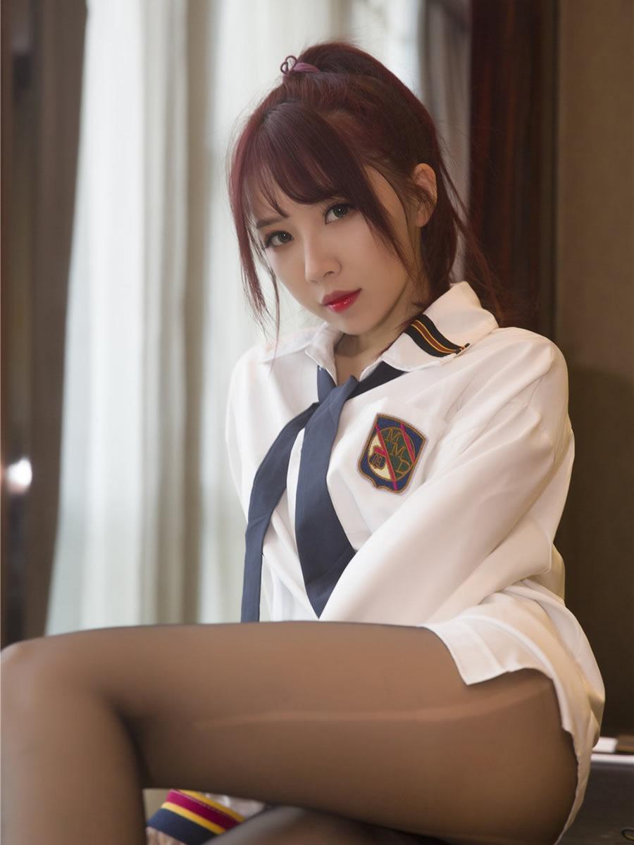 小女巫露娜微博被河蟹了？黑色吊带裙图片-1