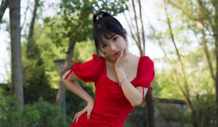 21岁的小女巫露娜个人资料介绍 超酥酥的妹子-1