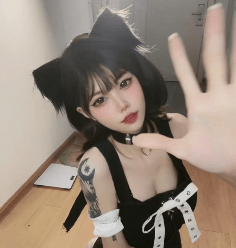 小哭包不哭个人介绍,丝袜美腿福利写真作品-2 小哭包不哭个人介绍,丝袜美腿福利写真作品-2