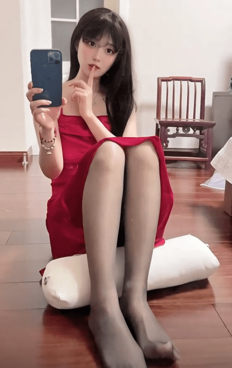 抖音博主“Mikki嘎嘎嘎”的微密圈与多面人生-2 抖音博主“Mikki嘎嘎嘎”的微密圈与多面人生-2