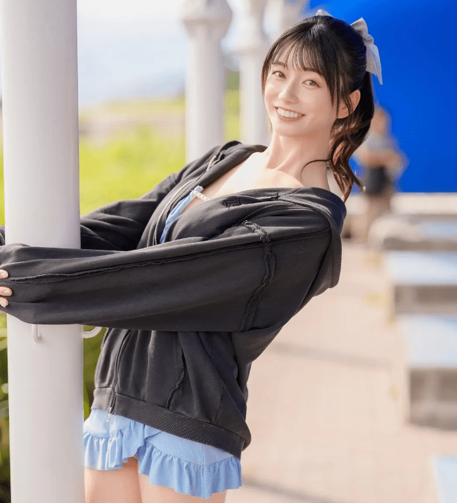 「千年一遇神乳」濑户环奈，迷蒙的眼神写真图片-3