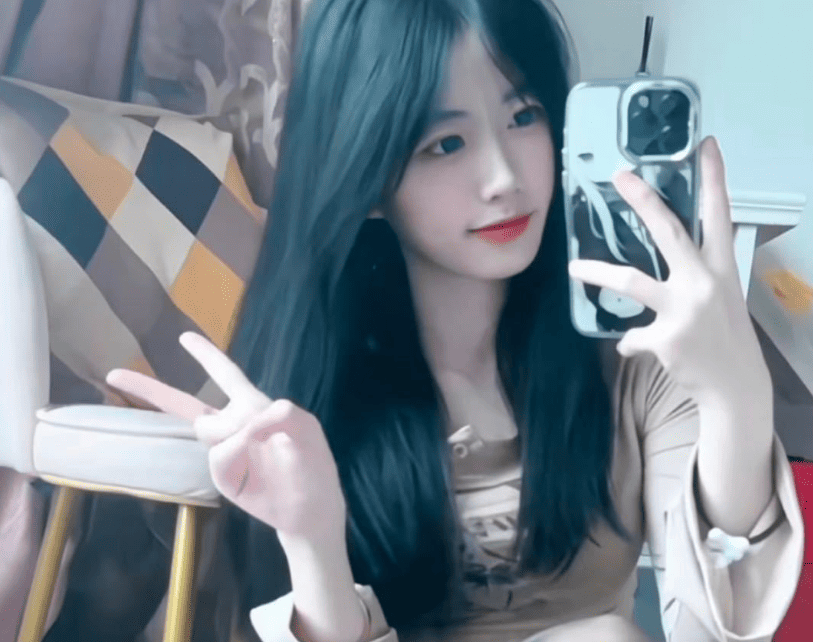 抖音颉颉与猫个人介绍，气质甜美且略带性感-1