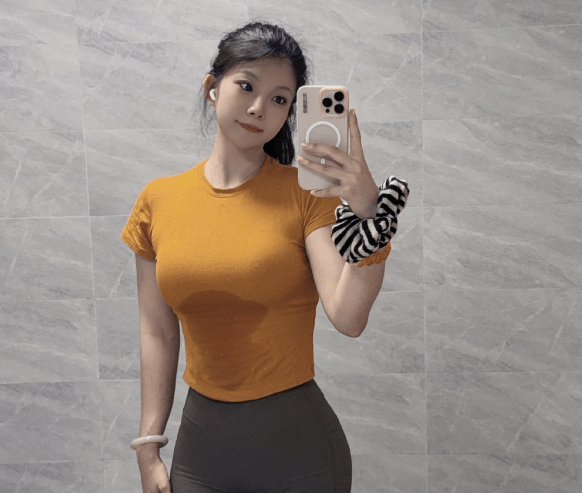 粉红小香猪个人介绍，岛遇app最新热门写真推荐-1